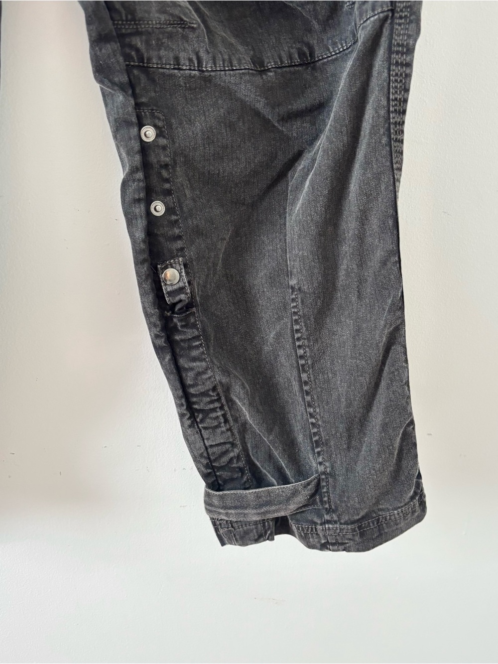 We The Free Can’t Compare Slouch Pants Jeans Cargo Distressed Faded Black - Picture 6 of 9